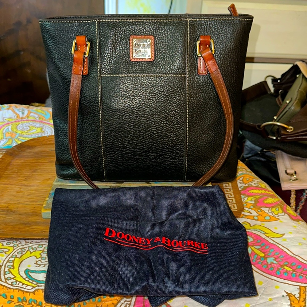 Dooney & Bourke Black Lexington Essential LeatherTote Handbag + Dust Bag (Z1)